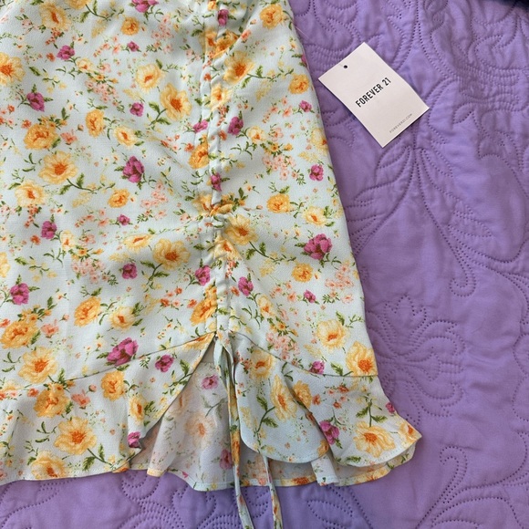 NWT colorful floral skirt with scrunch tie on the side - Picture 5 of 7